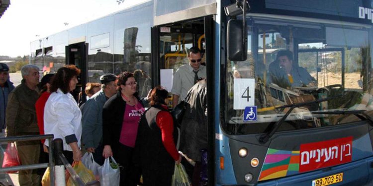 Israelíes y turistas ahora pueden pagar transporte público con app "todo en uno"