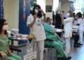 Un médico de Israel recibió 5 dosis de la vacuna por error