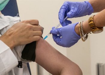 Adolescentes de 16 a 18 años serán vacunados contra el coronavirus