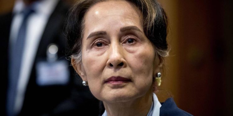 Militares detienen a líder de Myanmar, Aung San Suu Kyi - Reporte