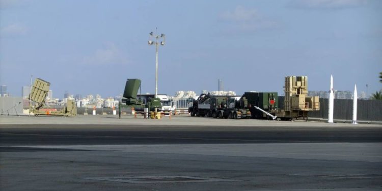 Israel despliega defensas aéreas en medio de amenazas de ataque de Yemen