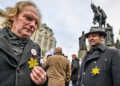 Estrella de David amarilla usada en Praga en protesta antivacuna