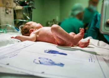 Científicos israelíes: Antibióticos frenan crecimiento de bebés varones