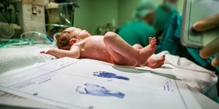 Científicos israelíes: Antibióticos frenan crecimiento de bebés varones