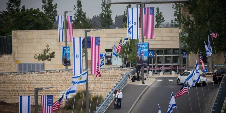 Embajada de EE.UU. en Israel tiene 15.000 pasaportes atrasados