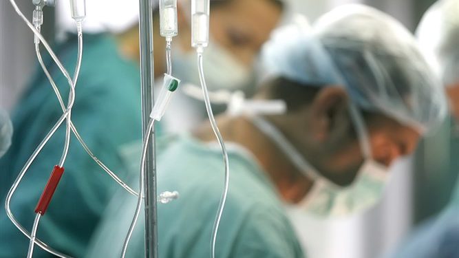 Médico italiano asesinó a pacientes COVID "para liberar camas"