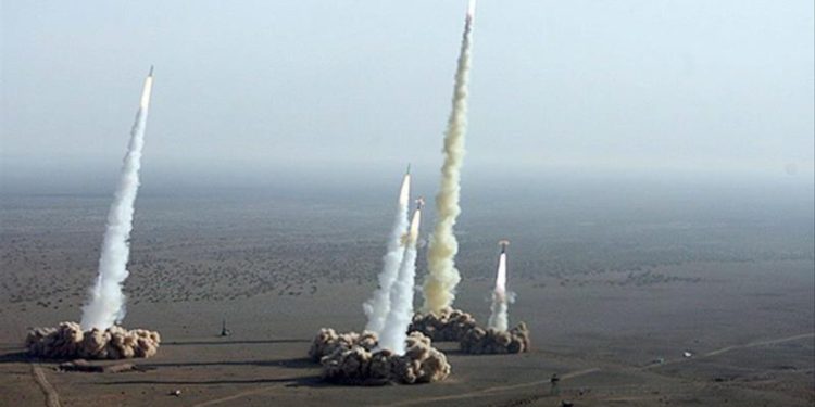 Irán prueba misiles con capacidad nuclear