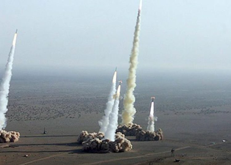 Irán prueba misiles con capacidad nuclear