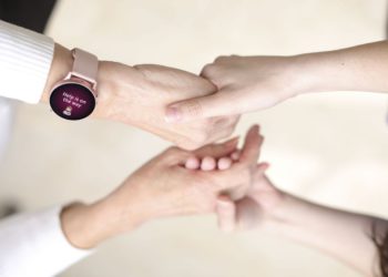 Smartwatch israelí vigila la salud a distancia en medio de la pandemia