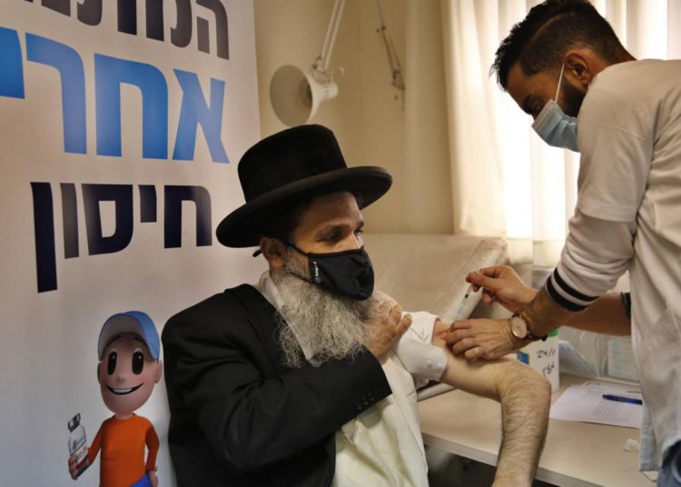 Israel se convierte en el primer país en vacunar al 10% de su población