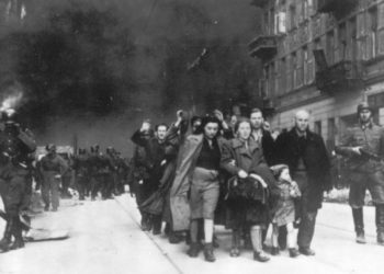 Historiadores del Holocausto enfrentan veredicto en juicio por difamación en Polonia