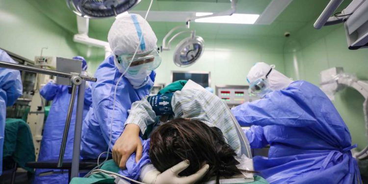 Un feto de 25 semanas muere de COVID-19 en Israel