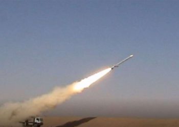 Irán prueba misil "inteligente" con alcance de 300 kilómetros