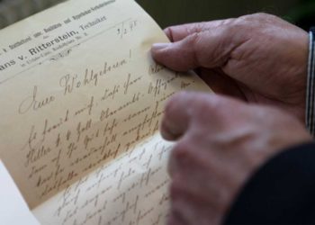 Cartas del padre de Hitler encontradas en un desván