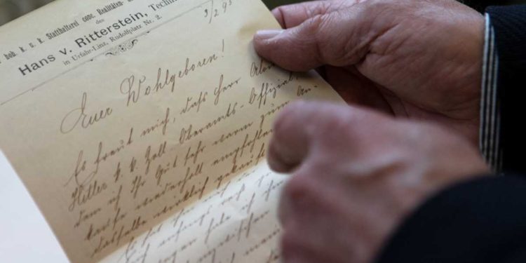 Cartas del padre de Hitler encontradas en un desván