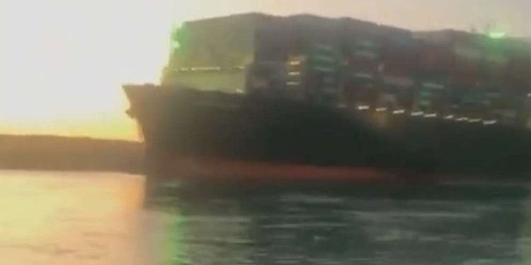 El Ever Given ha sido reflotado con éxito en el Canal de Suez