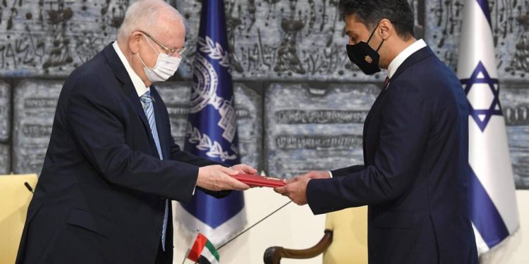 Israel recibe oficialmente al primer embajador de los EAU