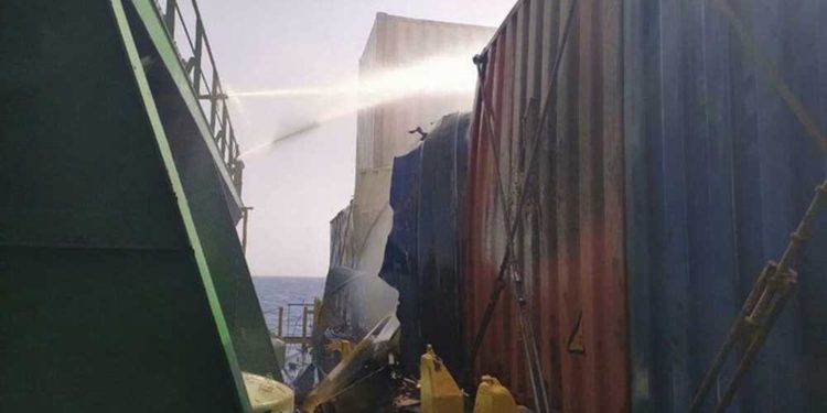 Investigador iraní dice que es probable que Israel esté detrás del ataque a buque portacontenedores