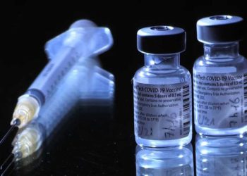 Dinamarca suspende vacuna AstraZeneca por supuestos “efectos secundarios graves”