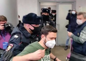 La policía rusa detiene a 200 opositores en una conferencia en Moscú