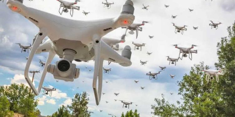 Tecnología israelí hackea y controla un enjambre de drones