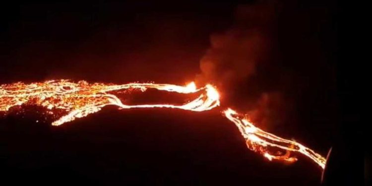 Volcán inactivo durante mucho tiempo erupciona en Islandia