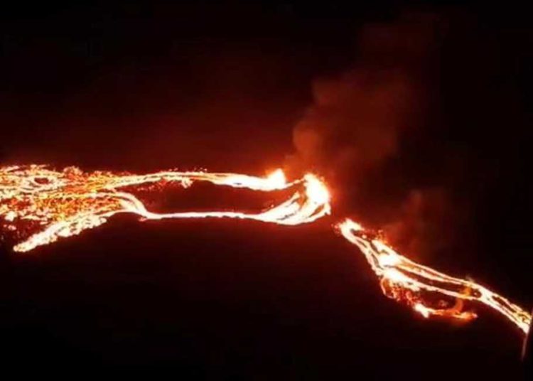 Volcán inactivo durante mucho tiempo erupciona en Islandia