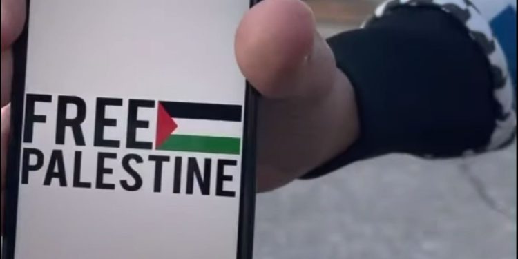 Hombre exige que judíos digan 'Palestina libre'
