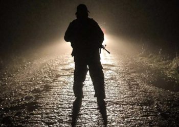 Árabes atacan a un soldado de las FDI y roban su arma