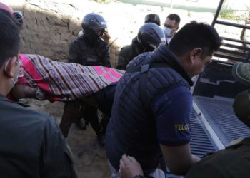 Avión de combate de Bolivia cae sobre una casa