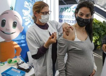 Pequeño estudio israelí encuentra anticuerpos en leche de madres vacunadas