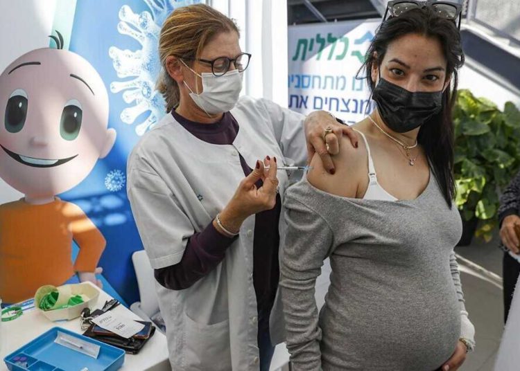 Pequeño estudio israelí encuentra anticuerpos en leche de madres vacunadas
