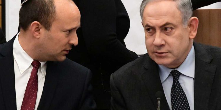 Bennett descarta "cambio de gobierno" y reanuda conversaciones con el Likud