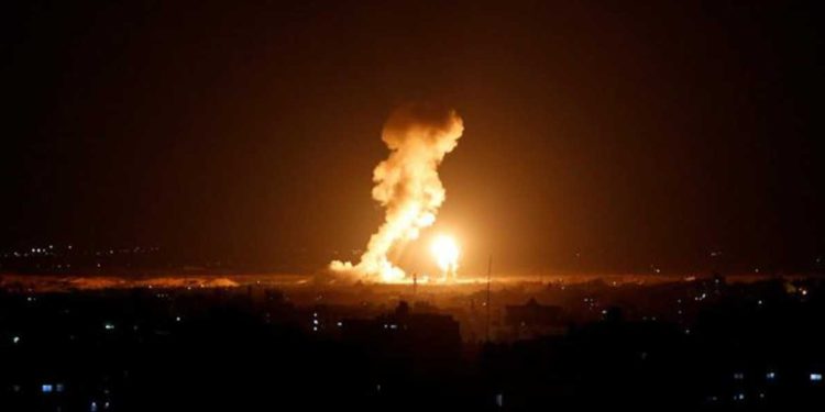 Israel ataca a terroristas de Gaza en respuesta a cohete
