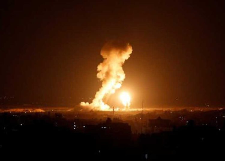 Israel ataca a terroristas de Gaza en respuesta a cohete