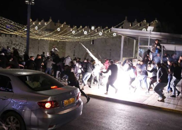 Ramadán: Musulmanes atacan a un judío en Jerusalén