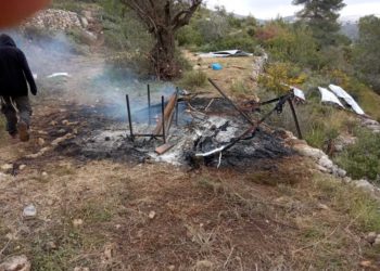 Árabes se graban mientras queman campamento judío