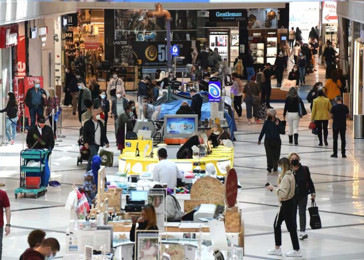 Los centros comerciales y mercados de Israel vuelven a la vida