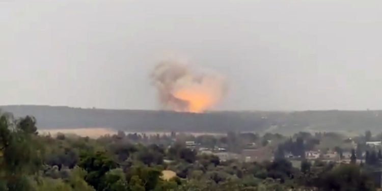 Gran explosión en fábrica de cohetes de Israel por "prueba controlada"