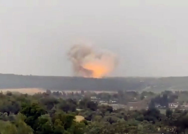 Gran explosión en fábrica de cohetes de Israel por "prueba controlada"