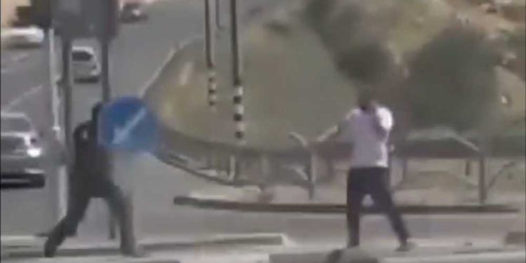 Islamista palestino intenta apuñalar a policía israelí y es abatido