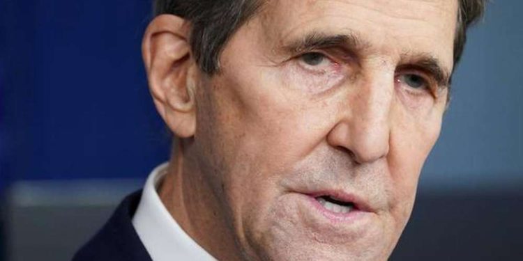 John Kerry se escuda en un asombroso doble rasero