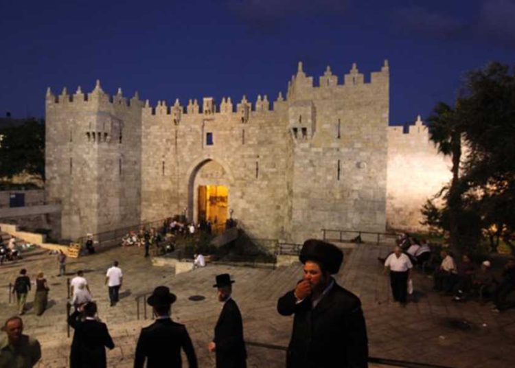 Árabes lanzan piedras a judíos en Jerusalem