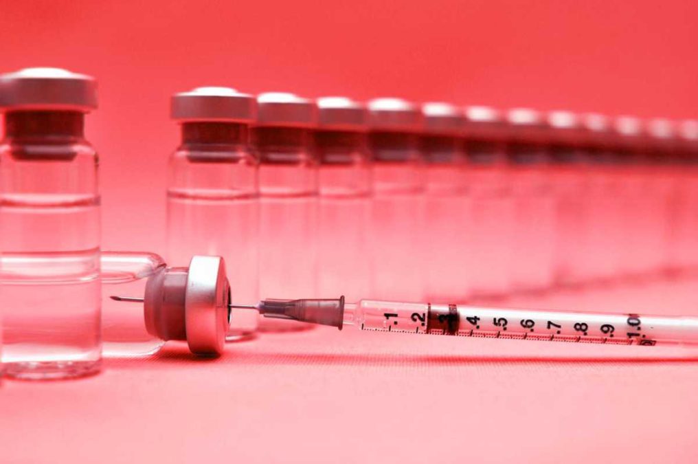 ¿Cómo puede una vacuna COVID causar coágulos de sangre?