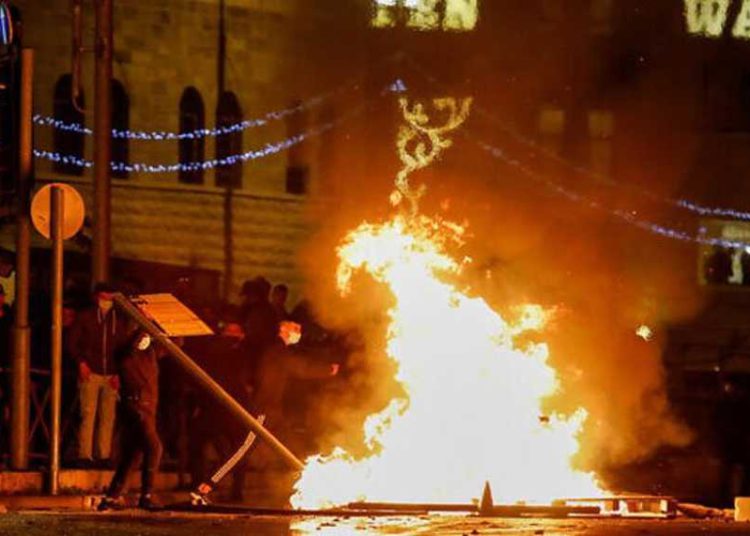 Árabes desatan violencia islamista por Ramadán en Jerusalén