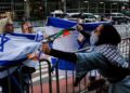 Manifestantes pro-israelíes y pro-palestinos se enfrentan en Nueva York