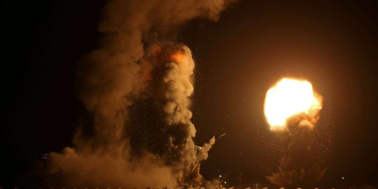 Tanques de las FDI disparan a puestos de Hamás en Gaza