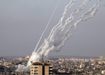 Andanadas de cohetes al sur de Israel: se reportan impactos