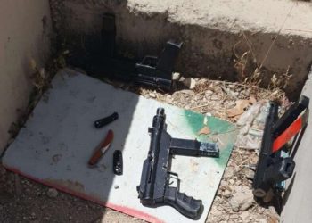 Dos terroristas muertos tras abrir fuego contra base militar