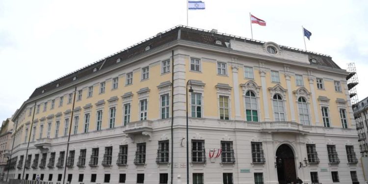 Austria y Eslovenia enarbolan banderas de Israel en señal de apoyo